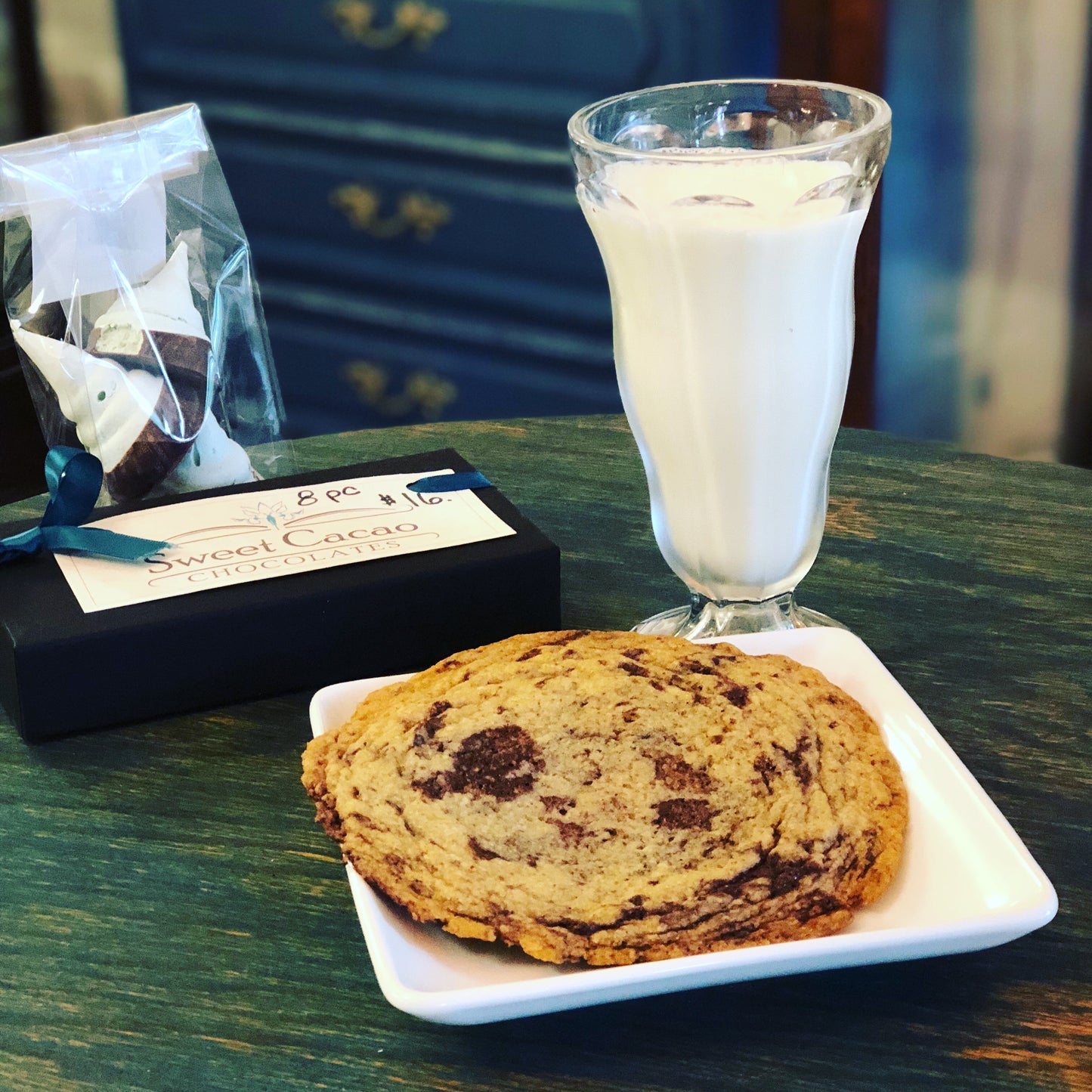 Giant Chocolate Chip Cookie